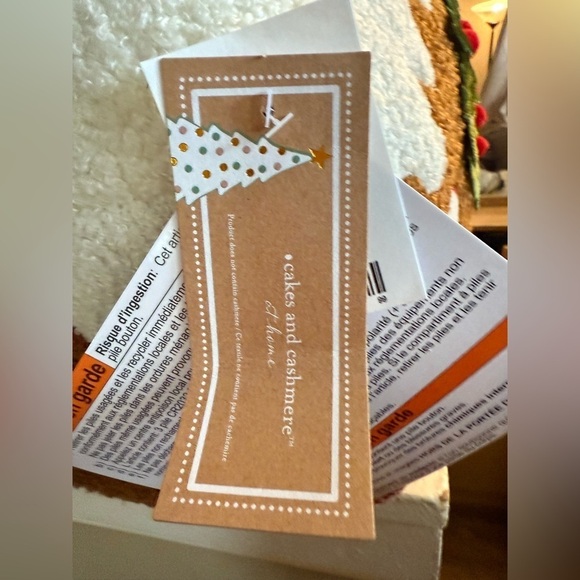 Cupcake and cashmere gingerbread house decorational pillow NWT with lights - Picture 5 of 9